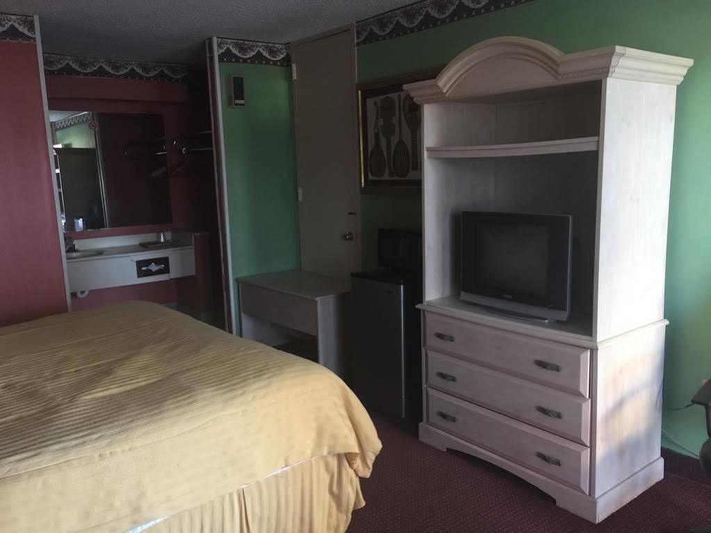 Oyo Hotel Jackson North I-55 Екстер'єр фото